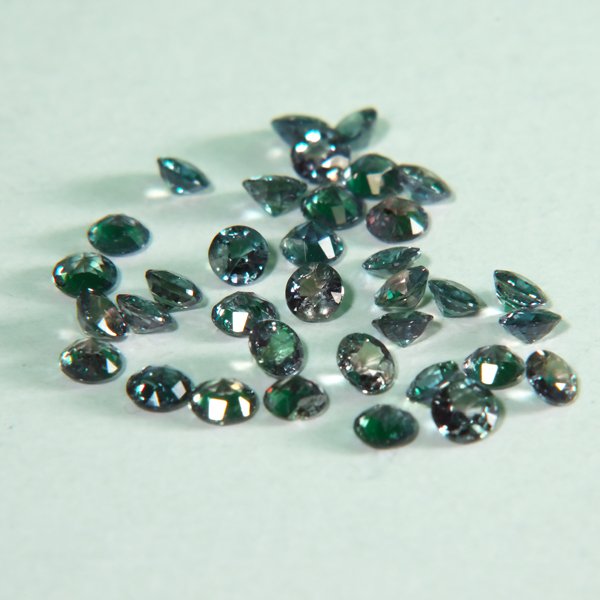 再結晶アレキサンドライト（トリリアントカット）　２．３０ｃｔ １ピース 楽天市場】GemKana/ジェムカナ/合成アレキサンドライト