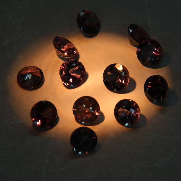 カラーチェンジガーネット ラウンドカット 3.5mm - アサオ工芸オンライ