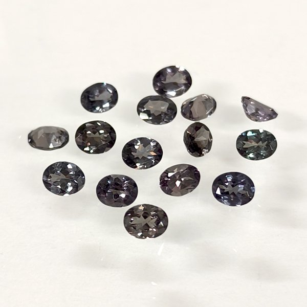 カラーチェンジガーネット オーバルカット 4x5mm - アサオ工芸オンライ