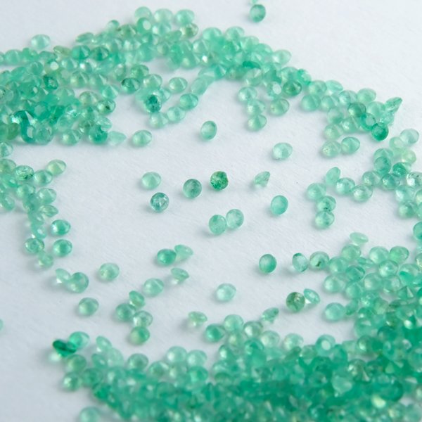 高品質 水晶 エメラルドカット♡No.2487 エメラルド(B級) ダイヤカット 1mm - アサオ工芸オンライショップ