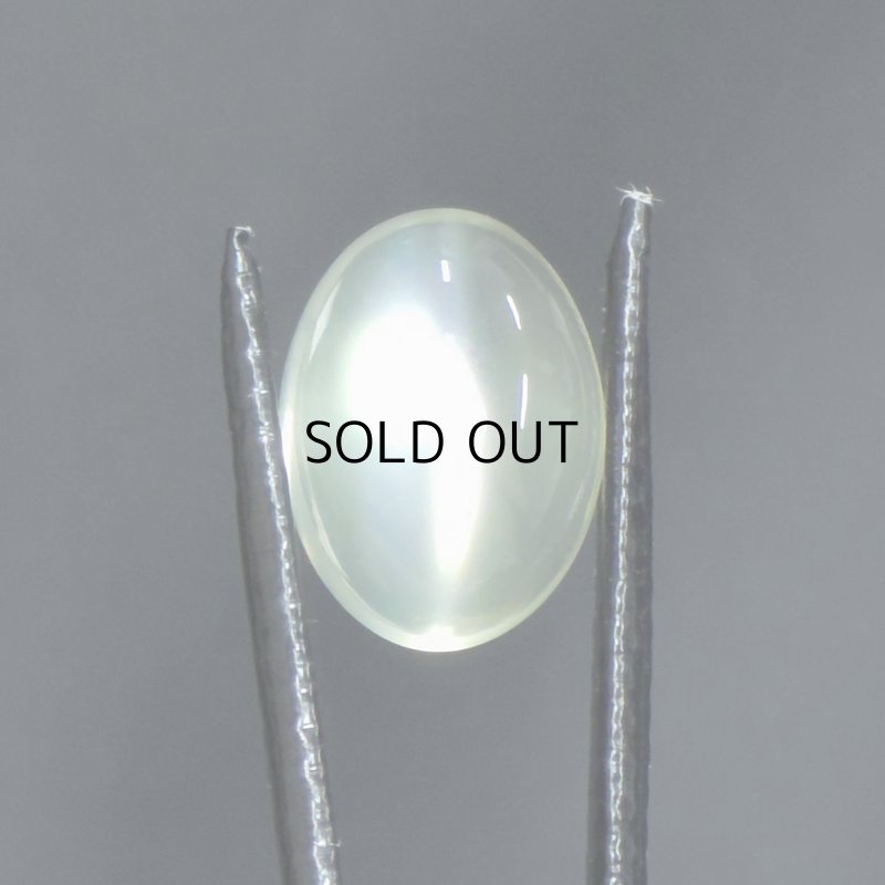 画像1: グリーンムーンストーン オーバルカボ 10.1x13.6mm (1)