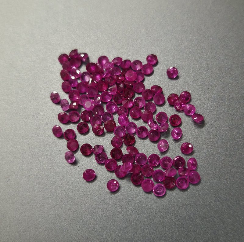 画像1: ルビー(B級) ダイヤカット 2mm (1)